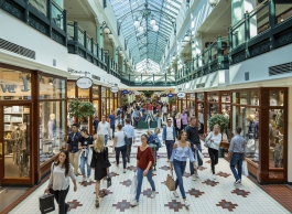 Oliver Blobel Fotograf Retail Düsseldorf Shopping Center Busy Mall Architektur