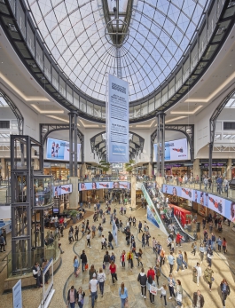 Oliver Blobel Fotograf Retail Düsseldorf Shopping Center Busy Mall Architektur