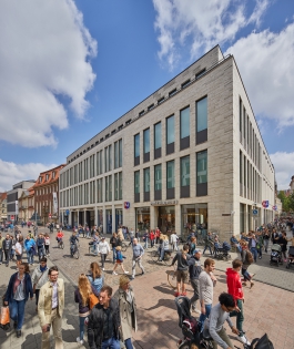 Oliver Blobel Fotograf Retail Düsseldorf Shopping Center Busy Mall Architektur