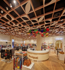 Oliver Blobel Fotograf Retail Düsseldorf Shopping Center Busy Mall Architektur